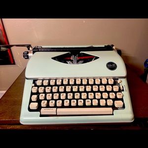 We R Memories Type Writer-MINT CONDITION-